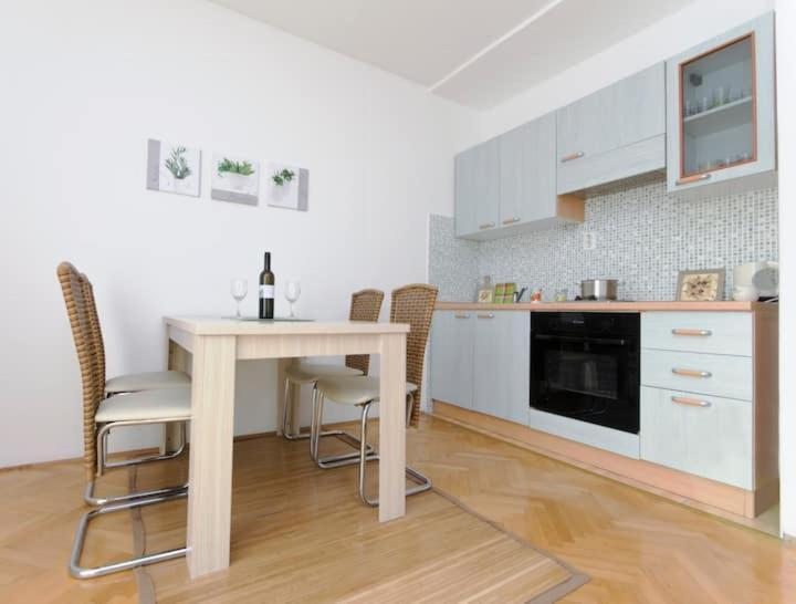 Apartments Jana Makarska Bagian luar foto